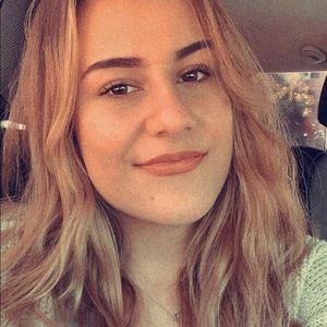 Meet your Posher, Selin